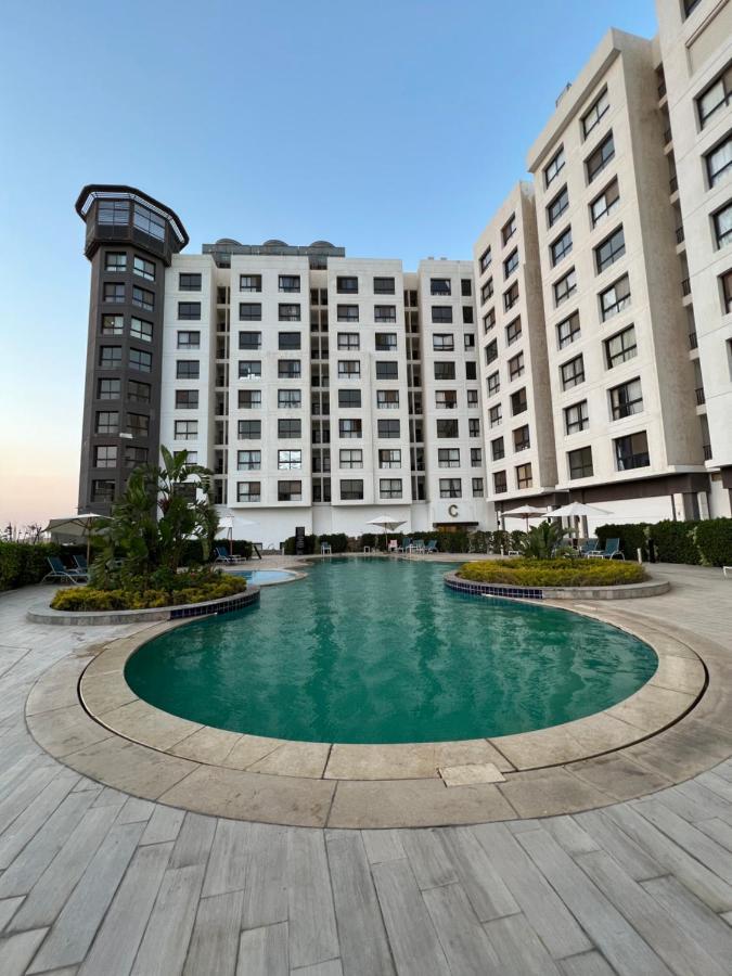 Luxury Hotel Apartment With Pools In Front Auc Cairo Exterior foto