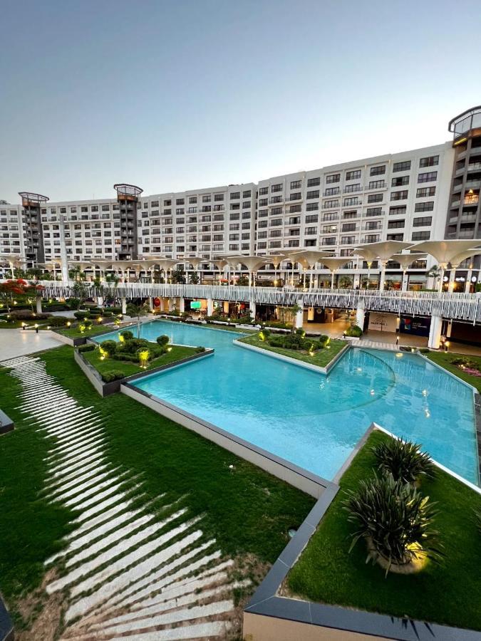 Luxury Hotel Apartment With Pools In Front Auc Cairo Exterior foto